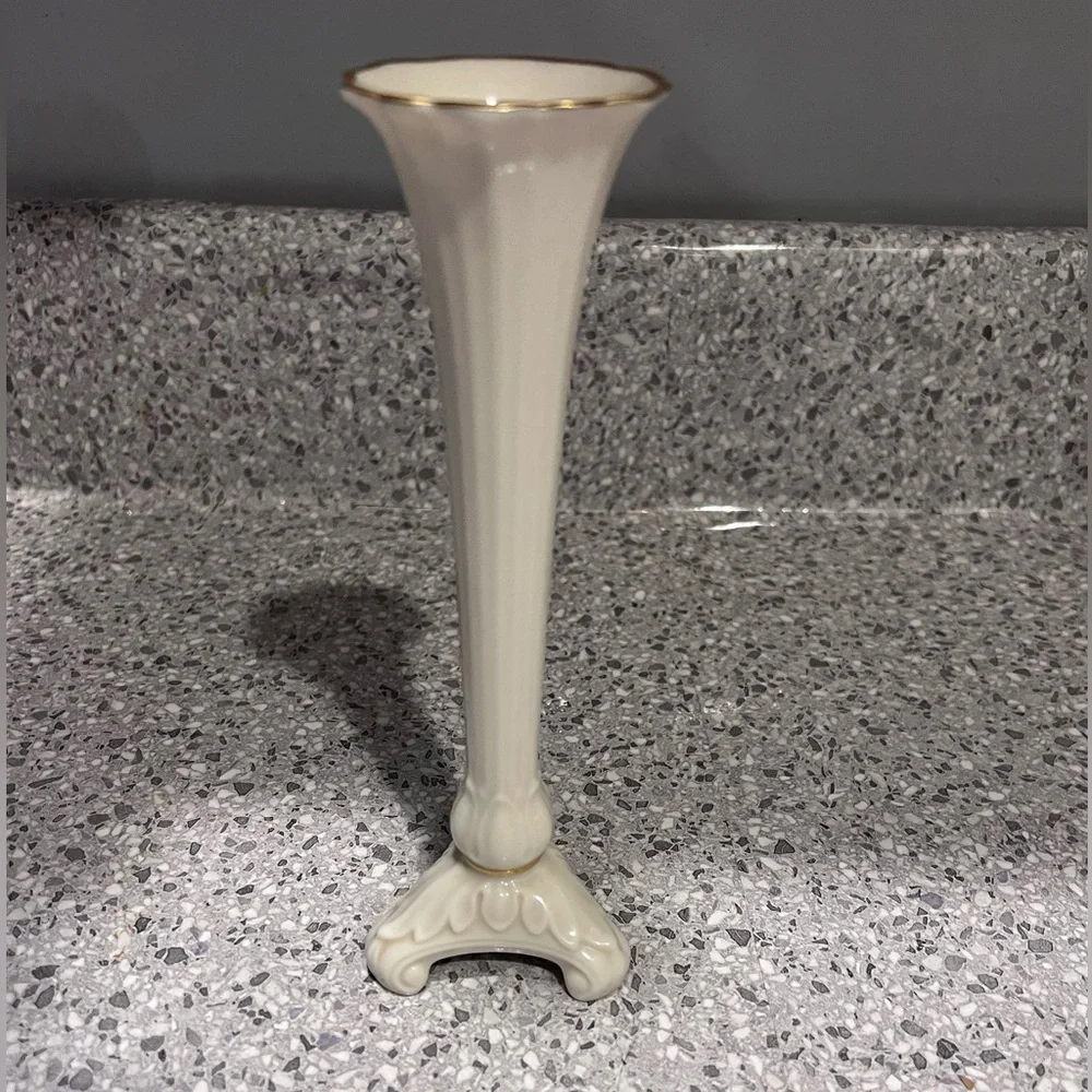 Vintage Lenox Bud Vase: 24k gold rim (footed base)